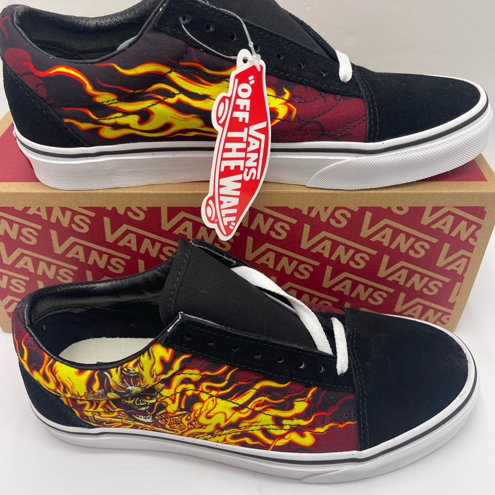 Vans WMNS Old Skool
(Samurai Rising)Black /True White Sneakers
VN0A3WKT44l - Picture 15 of 16